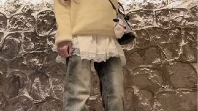 最近爱上了这种穿搭.#甜妹 #浅跳一下 #甜甜的手势舞