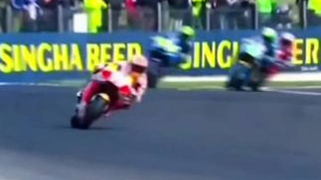 #摩托车比赛 #93号马奎斯 #大神控车 #贴地飞行 #滑胎过弯