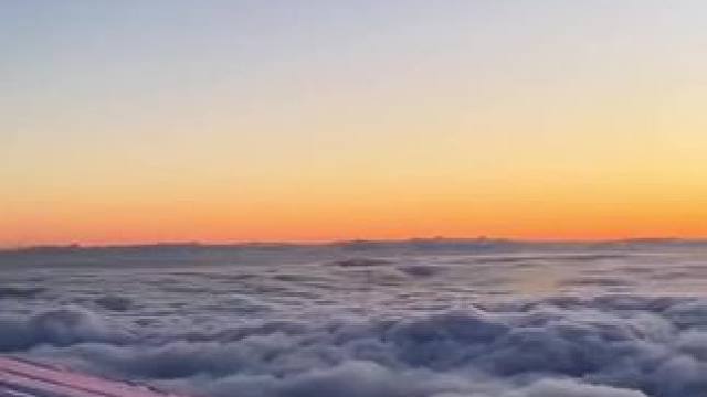 #日出 #雪地摩托 #登上山顶看美景 #云海 #保持热爱奔赴山海