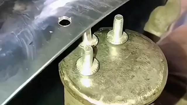 铆钉是锤上去的是我没想到的