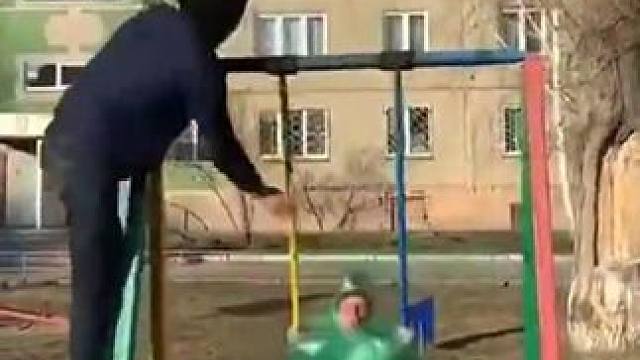 没见过这样带娃的！网友：你有考虑过孩子的感受吗？#运动