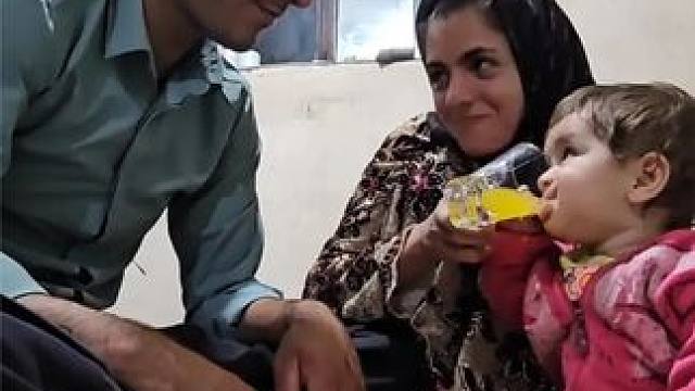 萨拉和欧文一起去探望达利，回来做了美味的晚餐，生活平平淡淡。 #欧文 #达利 #伊朗乡村 