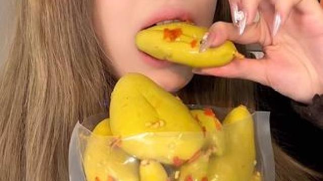 奇葩零食大赏!!酸辣脆爽
#零食分享 #追剧小零食 #开袋即食 #吃货日常