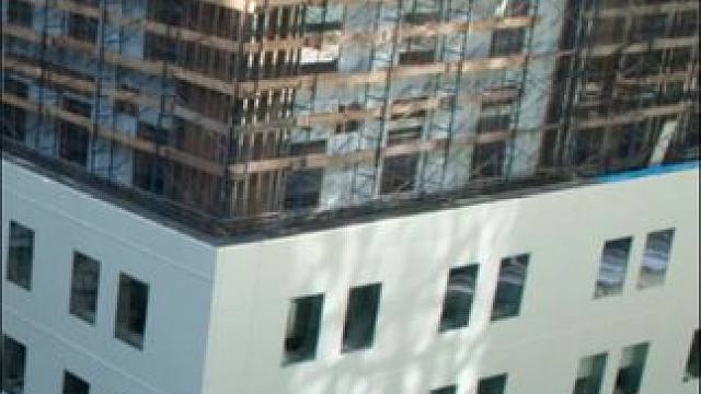 #窗台上的男人  完美的配合