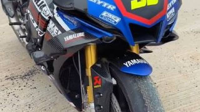 #雅马哈r1 泰改为什么花里胡哨，不是中看不中用。