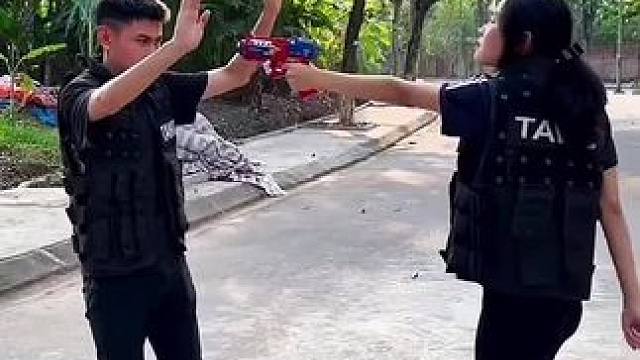 螳螂捕蝉黄雀在后，全都是满满的套路！#看一遍笑一遍 #这操作都看傻了 #意想不到的结局 #沙雕老外 