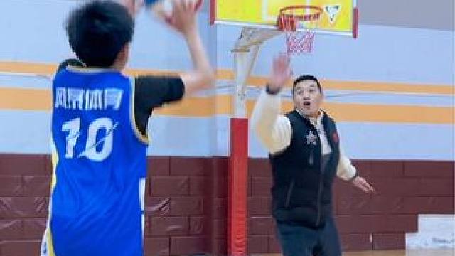 #篮球 #日常训练 #一分钟干货教学 
脚步创造投篮空间终结
｜后撤步投篮终结
｜拖步停横撤步终结
