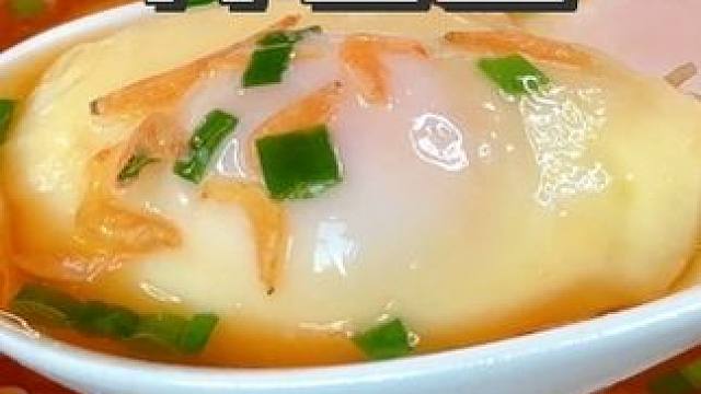 往开水中打入几个鸡蛋，出锅就能做出孩子爱吃的早餐