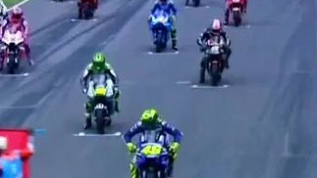 #摩托车比赛 #专业动作请勿模仿 #滑胎过弯 #大神控车 #压弯