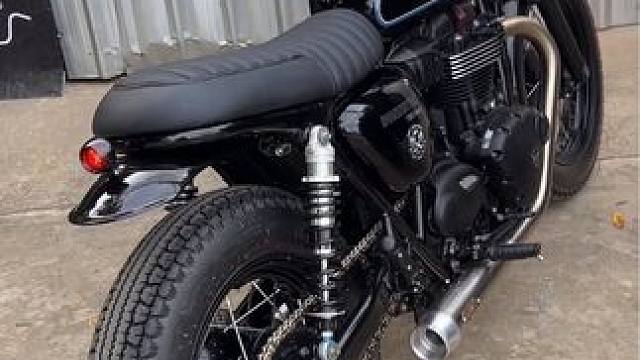 直排的声音多少有点野了 #复古机车 #凯旋t100 #机车改装 #tracker