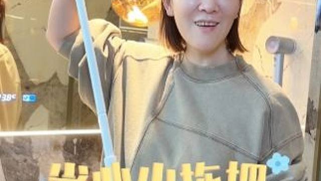 你们家用完的洗脸巾千万别扔了，放在这个小拖把上，镜子、瓷砖、地面的头发全能给你弄干净，简直不要太省心