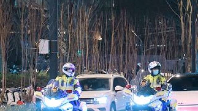 可以看看你们那的交警铁骑有多酷吗～
#交警铁骑 #机车摄影 #铁骑 #安全骑行 #丽水机车街拍