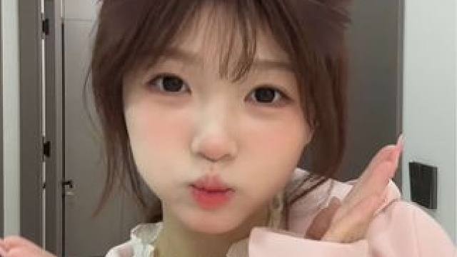 
#甜妹 #圆脸 #甜甜的手势舞 #毛茸茸