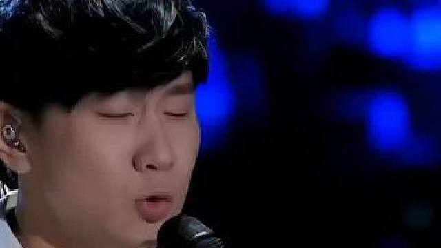 林俊杰演唱《爱要怎么说出口》，深情而又温柔的歌声治愈人心 
