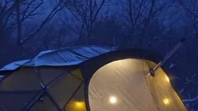 大雪中独自露营生活，温暖的帐篷里感受大自然 #露营 #雪中露营