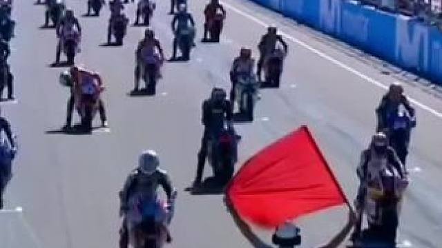 #摩托车比赛 #专业动作请勿模仿 #滑胎过弯 #压弯 #大神控车