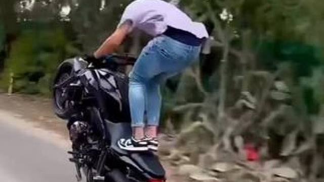 加长了后摇臂，#每个男人都有一个机车梦 #爱机车爱生活 #一生热爱机车难回头 #跑山压弯 #重机车