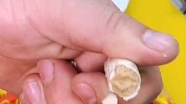 老北京口味大虾酥小时候的味道好吃不腻不是巧克力#好吃到停不下来 #口感特别好 #口感非常好 #美味可