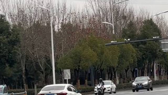 合肥今天这么冷，还下雨，怎么还骑摩托车在外面跑啊？#机车 #摩托车 #随拍