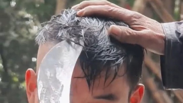 用廉刀剃头还是少见，是不是少数民族？