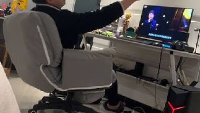 让我看看是谁还没抢到票 #李克勤演唱会 #李克勤演唱会北京站 #演唱会现场 #弦续李克勤港乐演唱会 