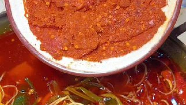 吃年代感火锅，就来定两全！70、80、90 年代满满的回忆！食材新鲜，足斤足两！108 米 6 荤 