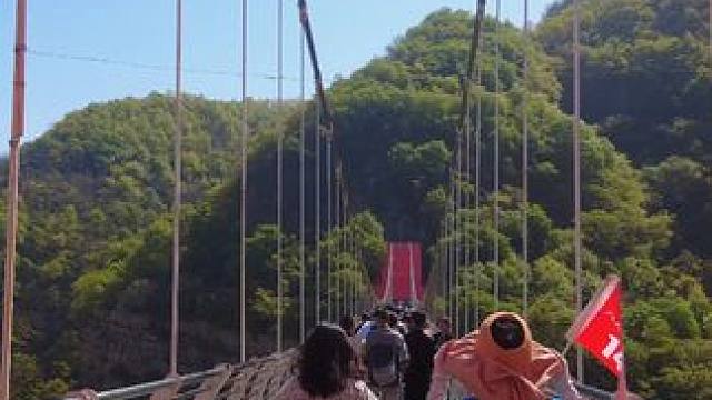 九峰山景区 #养在九峰山 有人说我们标新立异，有人说我们个性张扬，可是勇于尝试、敢作敢为不正是年轻人