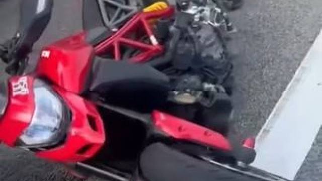 轮胎都跑到前面去了，出发吧少年！#机车 #摩托车 #日常溜车 #每个男人都有一个机车梦 #热爱机车热