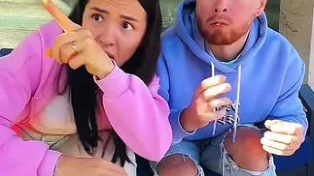 夫妻偷吃薯片被拍照，结局真是意想不到！#看一遍笑一遍 #意想不到的结局 #老外真会玩 #沙雕老外 #