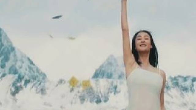 在雪山下撒下龙达，祝愿看到视频的每个人龙行龘龘，前程朤朤！ #保持热爱奔赴山海 #川西美景 #变装 