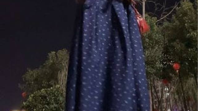 听我说 手牵手～#甜妹 #甜甜的手势舞 #浅跳一下