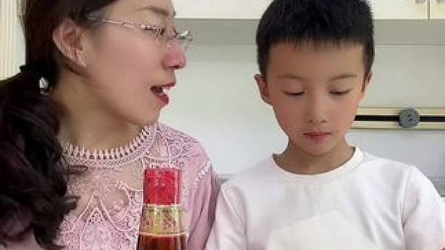 #亲子互动 #母子日常 #万万没想到 #带娃 怎么回事？？两支笔都放在一头偏重了呀，尺子不是应该掉下