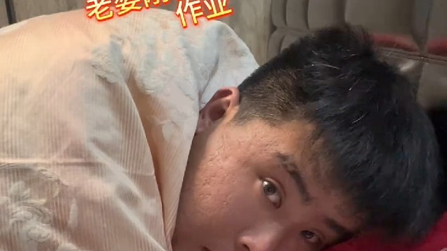 他这个脸，都是坑