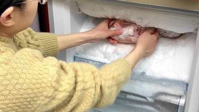 家里吃不完的腊肉腊肠可千万别再用塑料袋装了，太不卫生了，还容易串味，用这个保鲜袋装起来，干净卫生，放