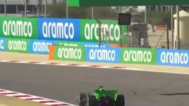 真不是一般的绿啊#f1 #方程式赛车 #周冠宇 #博塔斯 #f1季前测试