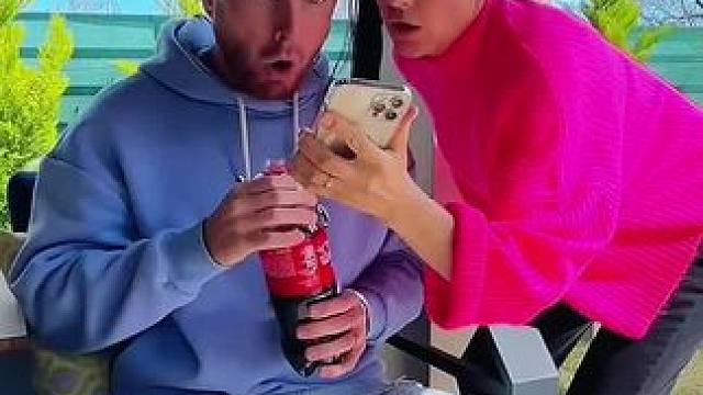 喝可乐的奇葩喝法，男子最后直接崩溃了！#看一遍笑一遍 #这操作都看傻了 #万万没想到 #沙雕日常 #
