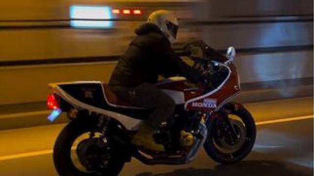 40年前的老车，依然精神依旧 #复古机车 #cb1100 #cb1100r