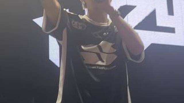 谢锐韬生日快乐 这首生日快乐今天唱给你！#tizzyt #现场版live