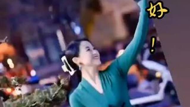 早安世界！优美的舞姿伴随着动人的旋律让人陶醉 ，强身健体增强免疫力 ，让健身成为一种习惯 ！舞出美丽