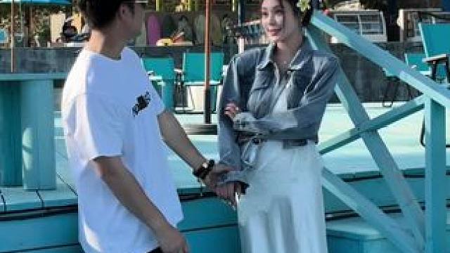 “你要相信，世界上总有一个人，愿意用最朴素的方式爱你，不是撩你，也不是套路，就是单纯的想对你好，忍不