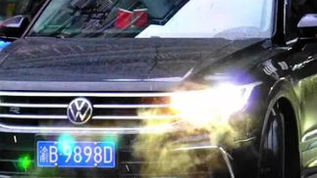 大众途观L街拍压迫感，兄弟们！同级的大众探岳虽然外观好看，但是车身太短，跟大众途观L比起来还是少了一