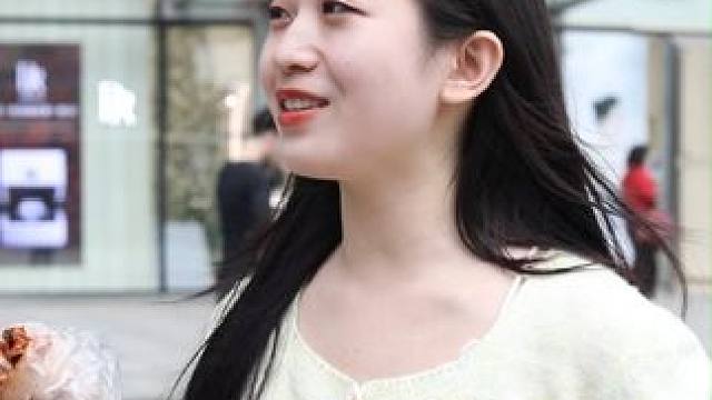 街上偶遇粉丝，她竟然提出如此“无理要求”，谁叫他是我们的粉丝呢，必须满足她！