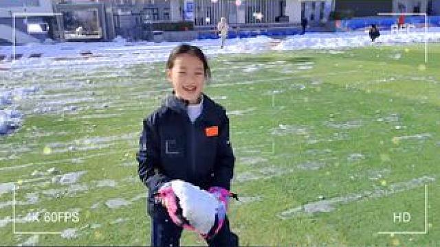 #雪地里撒欢 #打雪仗 #孩子们的笑容 #玩雪啦 场面一度失控～