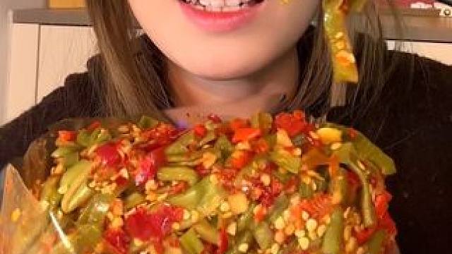 吃点辣辣脆脆的
#零食分享 #吃货日常 #一人食吃什么