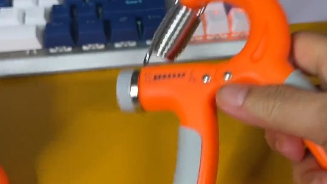 前臂无力做啥都费劲，用这个握力器练起来，可调节重量还能计数