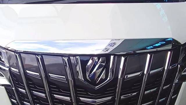 埃尔法安装防拆抗屏蔽GPS定位防盗系统，开启屏蔽器自动锁车，换卡、抠卡、干扰锁车报警到手机。嵌入超小