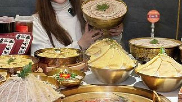 千层肚火锅，好满足#没有什么是一顿火锅解决不了 #月满大江 #月满大江千层肚火锅 #毛肚好吃千层肚更