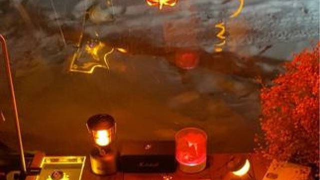 是你向往的露营方式么？#雪中露营 #一个人的露营时光 #帐篷 #柴火炉 #罗迪的露营日记