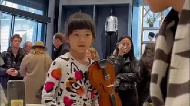 最好的尚未到来，只要你愿意等待，美好总会如期而至，等等又何妨？#前奏一响拾起多少人的回忆 #街头魔术