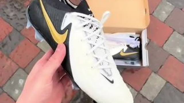 #唯有足球不可辜负 #好鞋推荐 #足球鞋 #足球 #开箱